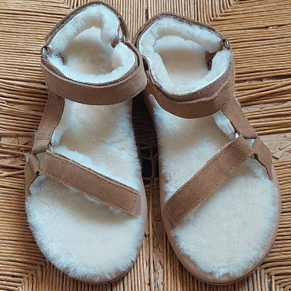 Teva Hurricane Shearling Sandals *FINAL PRICE* - Picture 1 of 11